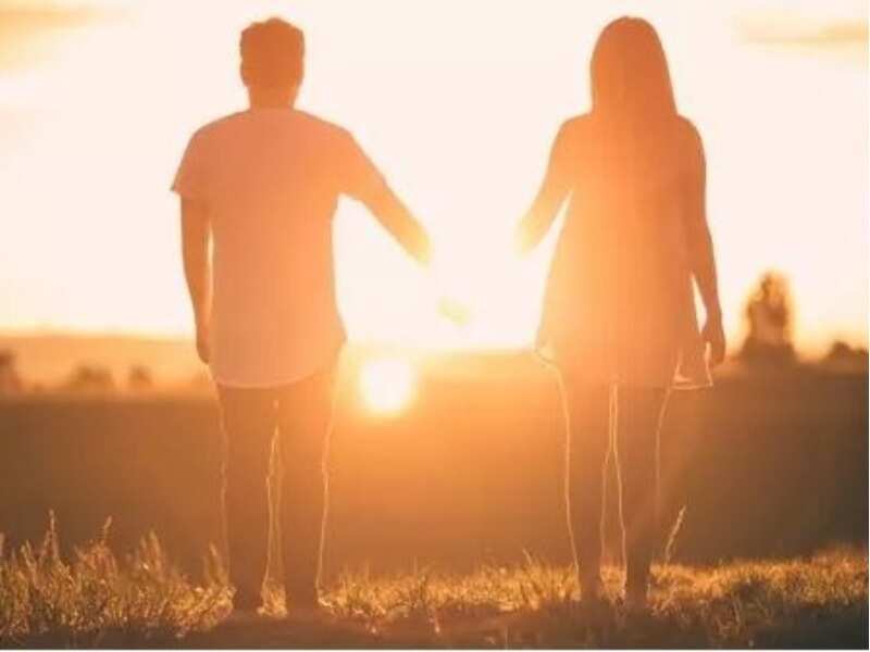 Tips to make your first anniversary special Tips to make your first anniversary special