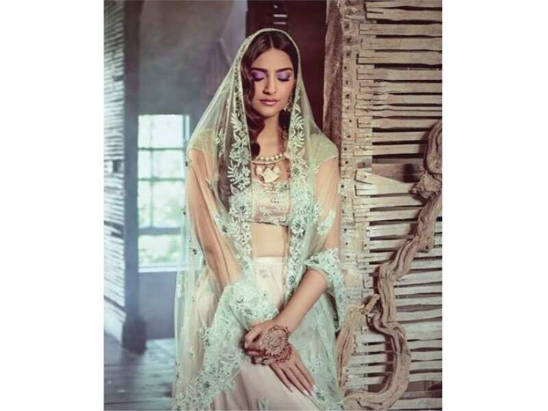 Here are some beauty looks of Sonam Kapoor to take inspiration from Here are some beauty looks of Sonam Kapoor to take inspiration from