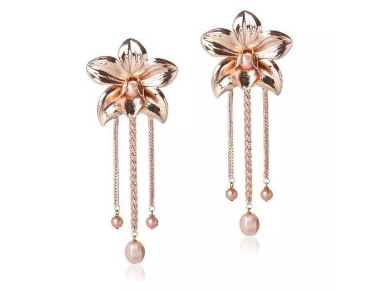 These earrings will help add a dash of charm to all your festive attires These earrings will help add a dash of charm to all your festive attires