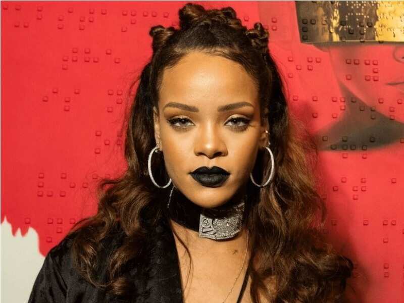 Here's how you can rock a bold lipstick colour like a pro Here's how you can rock a bold lipstick colour like a pro