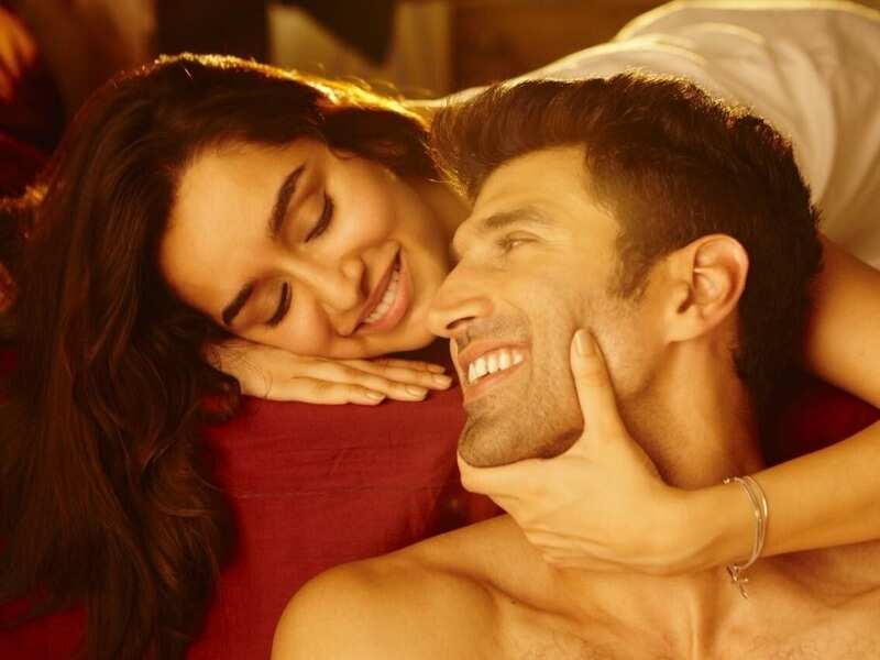 Signs that prove you should say 'I Love You' to your friend Signs that prove you should say 'I Love You' to your friend