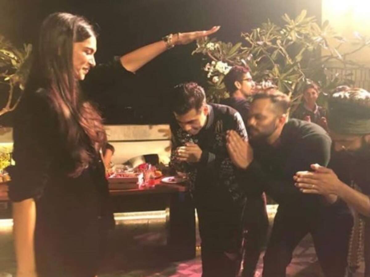 Ranveer Singh explains the story behind Deepika Padukone's blessing photo that went viral
